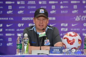 斯卢茨基：米内罗防守端也投入了很大的精力，相信未来他会进球