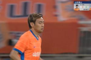 王彤第41分钟无法坚持伤退，吴兴涵替补登场