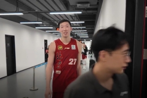 时隔十年重返总决赛 北京男篮的球员们肉眼可见的开心~~