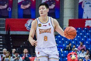 主攻手！张宁半场13中5砍下15分3助 三分9中3
