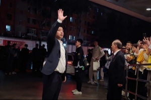 不离不弃❤️山西球迷赛后高喊“继续战斗” 主帅潘江鞠躬致谢