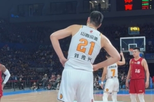 🔊北京球迷对刘传兴高喊：“还我凡博”、“曾凡博好样的”