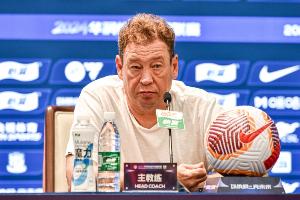沪媒：斯卢茨基的换人显得中规中矩，并未根据蓉城做针对性改变