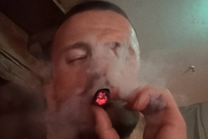 冠军的滋味！戴尔社媒晒抽雪茄，庆祝职业生涯首冠