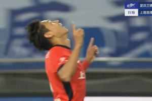 这球太帅了！王燊超停球转身凌空世界波破门，海港1-0领先三镇