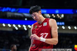 存在感不强！周琦半场5中2仅拿5分7板2助 4前场板