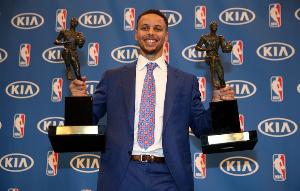 9年前的今天：库里拿到全部第一选票 成为历史至今唯一全票MVP