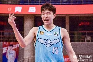 青岛队记：不少圈内专家认为 杨瀚森存在首轮被选中的可能