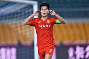 北青体育：国足教练组选新人非常谨慎 目前看向余望难有出场机会