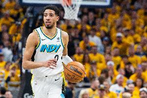 一扫上场颓势！哈利伯顿上半场6中3砍11+5+4 正负值+33
