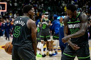 🫡爱德华兹：我迫不及待想称赞我的队友们 他们才是每晚的MVP