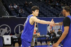 媒体人：杨瀚森在敏捷、折返跑和冲刺还有提升空间 投篮是亮点
