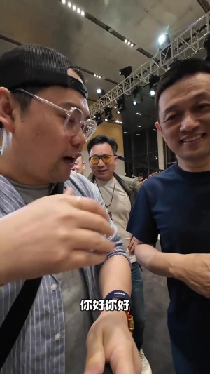 蔚来CEO李斌竟是文班球迷🤩！本赛季看好掘金夺冠😄！