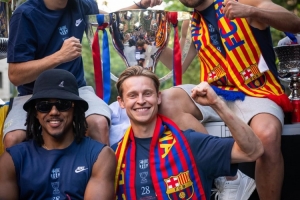 德容社媒：多么美好的一天💙❤️不只是一家俱乐部😍