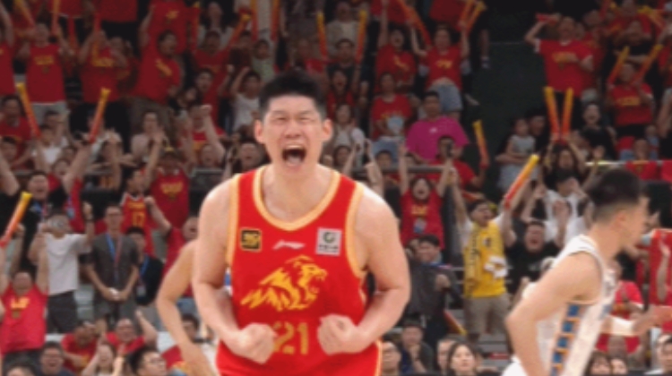 😯实力加运气！胡金秋弧顶三分打板命中追平比分！！