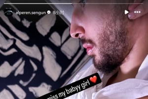 申京晒萎靡不振自拍照：已经想念我的宝贝女孩儿了❤️
