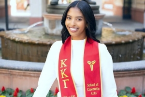 科比大女儿毕业👩‍🎓绶带印着父亲logo 珍妮阿姨颁发学位证