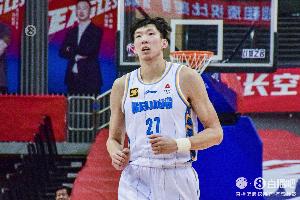 高效输出！周琦半场7中6拿到14分2板1帽