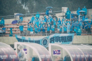 风雨如注，呐喊不息——感谢暴雨中依然为球队助威的你们