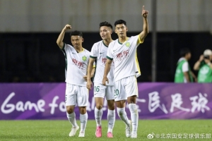 上半场结束 凭借达万和王子铭的进球，北京国安2-0领先石家庄功夫