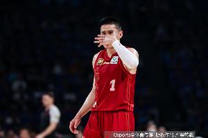 直播吧：CBA总决赛期间林书豪对陈盈骏倾囊相授 帮助他增强自信心