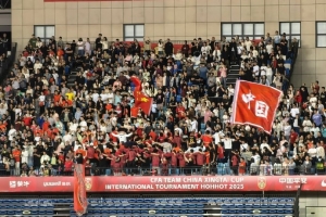 人气火爆！博主：国少队vs澳大利亚的现场观众人数为17511人