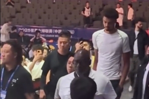 中国行继续~ 文班亚马现身世界女排联赛北京站 观看法国VS比利时