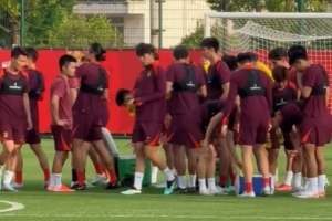 记者宋承良：朱辰杰、曹永竞、刘殿座没有参加今晚中国男足的合练