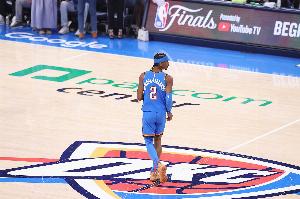 😤亚历山大总决生涯前两战合砍72分 创NBA历史纪录！