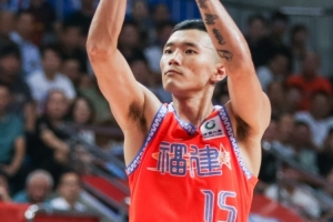 💪福建男篮开启夏训！陈林坚、黎伊扬出镜