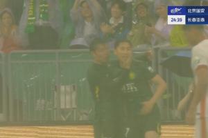国安2-0领先亚泰！国安前场精彩配合，曹永竞包抄破门法比奥助攻