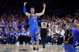 卡鲁索以75+%命中率砍下至少20分5断 NBA历史第二人！