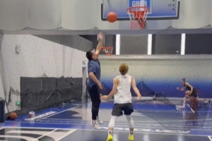 与父亲单挑⛹️‍♂️徐杰：曾经的较量是我成长阶梯 父亲节快乐