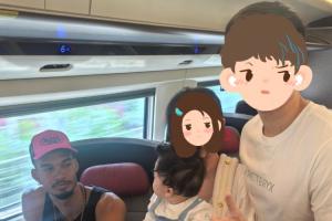 网友晒婴儿和文班同框照！小小年纪就和NBA超巨&少林“高僧”同行
