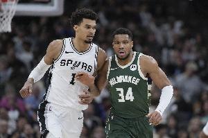 ESPN：马刺并未就字母哥的交易进行实质性讨论 而太阳则要价过高