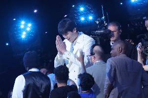 杨瀚森：没想过16顺位能被选上&当时还在犯迷糊 走下来时确实腿软