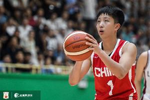 拼尽全力！冉珂嘉20中10空砍全场最高28分外加12板 三分7中3