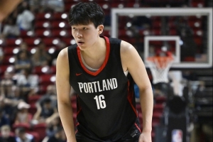 NBA官方：杨瀚森在自己的夏季联赛首秀中展现出全能的技术👀