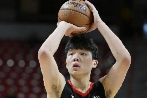 拓媒：👍杨瀚森现在就是球队的门面 我愿称之为杨疯狂