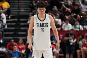 青岛队记：杨瀚森暴露出了篮板球保护问题 可着重去训练改正