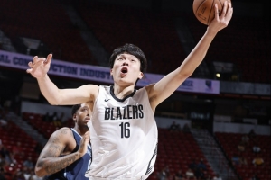 官方点赞👍️NBA官推：开拓者新秀杨瀚森的脚步太棒了😲