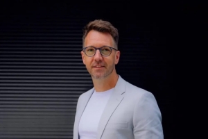 TA：索尔福德任命前城市足球高管加文-弗莱格为CEO，目标升入英甲