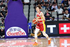 打开局面！队长杨力维替补14中5拿11分送8助攻 正负值+19