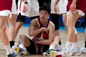 大运会女篮夺冠踩谁尾巴了？