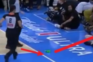 WNBA观众投掷绿色假阳具！里斯调侃对手：你为啥到处乱扔这玩意